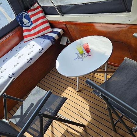 Boat Allemansfreon - Kamperen Op Het Water - Niet Om Mee Te Varen - Read Host Profile-Lees Hostprofiel Jutrijp Εξωτερικό φωτογραφία