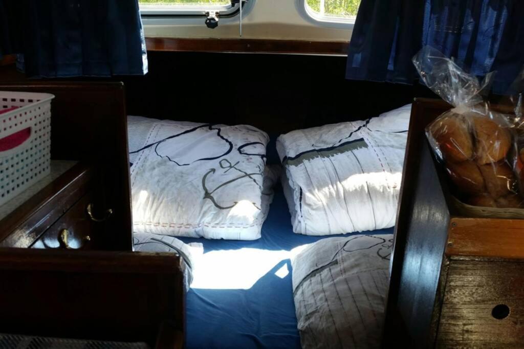 Boat Allemansfreon - Kamperen Op Het Water - Niet Om Mee Te Varen - Read Host Profile-Lees Hostprofiel Jutrijp Εξωτερικό φωτογραφία