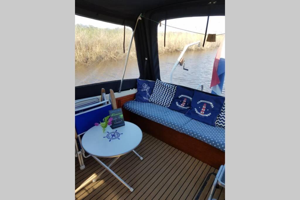 Boat Allemansfreon - Kamperen Op Het Water - Niet Om Mee Te Varen - Read Host Profile-Lees Hostprofiel Jutrijp Εξωτερικό φωτογραφία