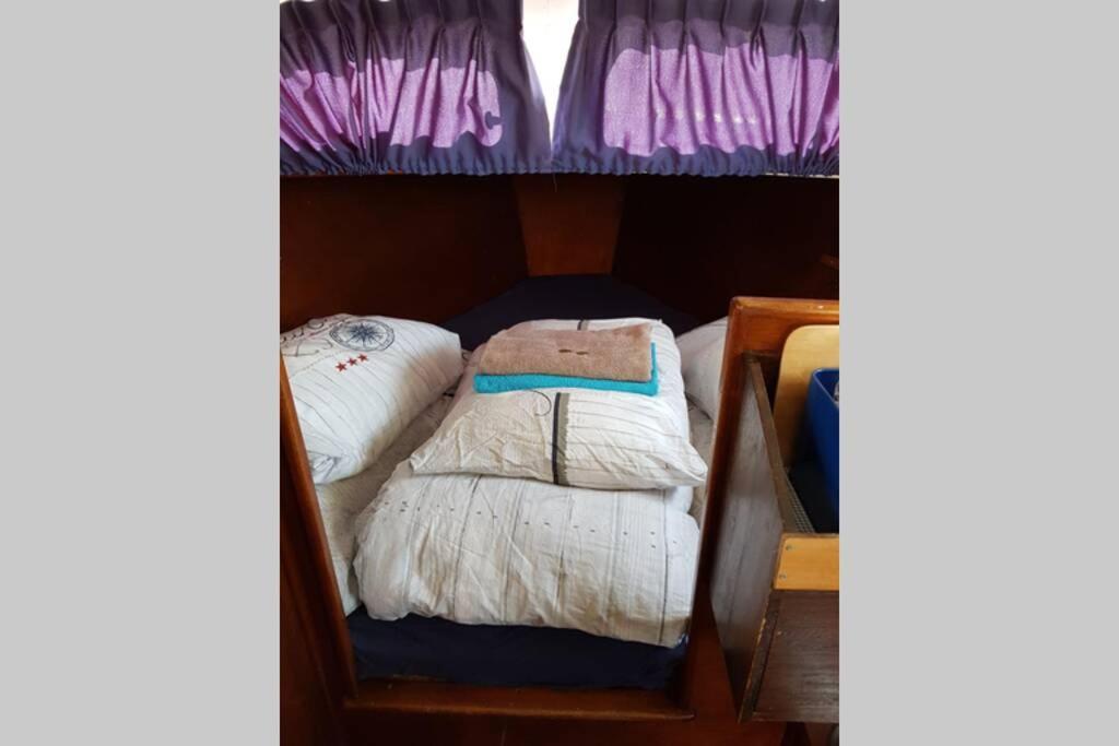 Boat Allemansfreon - Kamperen Op Het Water - Niet Om Mee Te Varen - Read Host Profile-Lees Hostprofiel Jutrijp Εξωτερικό φωτογραφία