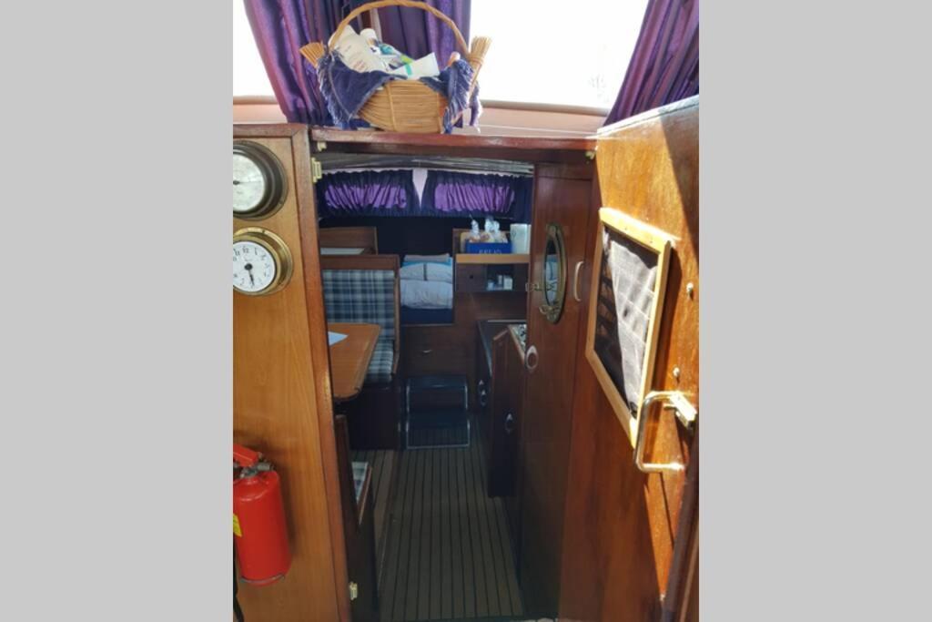 Boat Allemansfreon - Kamperen Op Het Water - Niet Om Mee Te Varen - Read Host Profile-Lees Hostprofiel Jutrijp Εξωτερικό φωτογραφία
