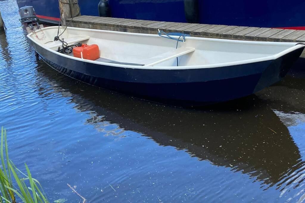 Boat Allemansfreon - Kamperen Op Het Water - Niet Om Mee Te Varen - Read Host Profile-Lees Hostprofiel Jutrijp Εξωτερικό φωτογραφία
