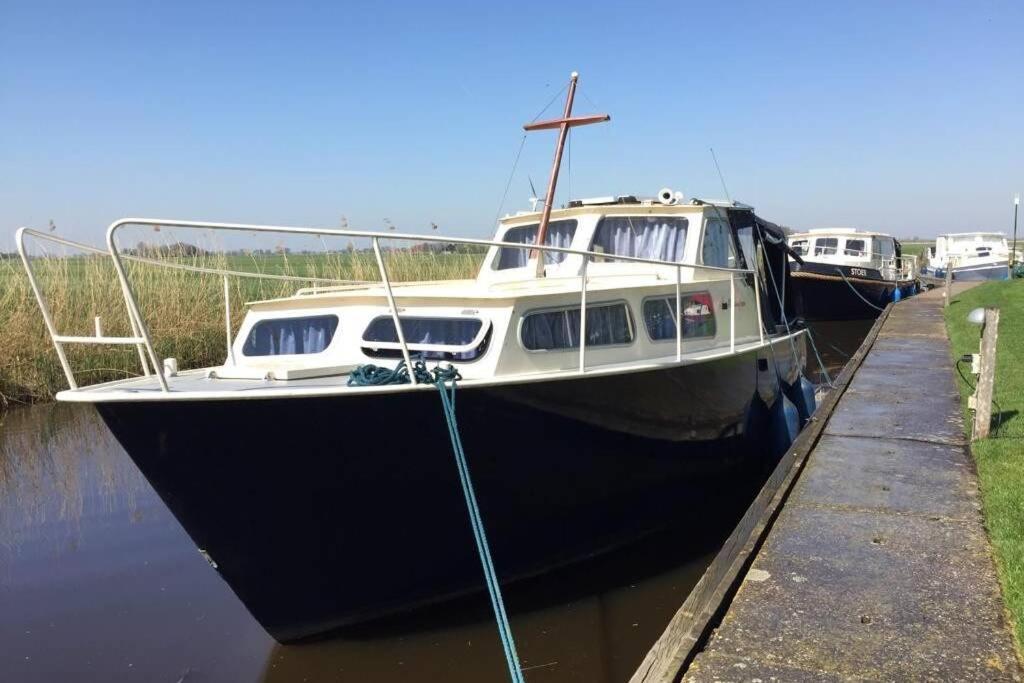 Boat Allemansfreon - Kamperen Op Het Water - Niet Om Mee Te Varen - Read Host Profile-Lees Hostprofiel Jutrijp Εξωτερικό φωτογραφία
