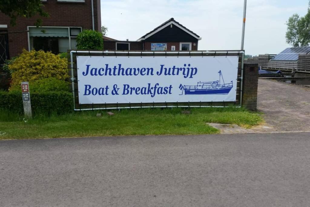 Boat Allemansfreon - Kamperen Op Het Water - Niet Om Mee Te Varen - Read Host Profile-Lees Hostprofiel Jutrijp Εξωτερικό φωτογραφία