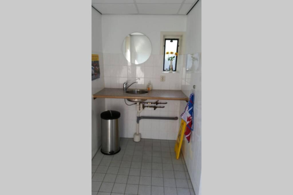 Boat Allemansfreon - Kamperen Op Het Water - Niet Om Mee Te Varen - Read Host Profile-Lees Hostprofiel Jutrijp Εξωτερικό φωτογραφία