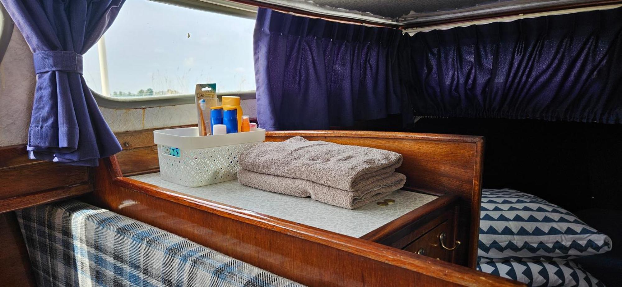 Boat Allemansfreon - Kamperen Op Het Water - Niet Om Mee Te Varen - Read Host Profile-Lees Hostprofiel Jutrijp Εξωτερικό φωτογραφία